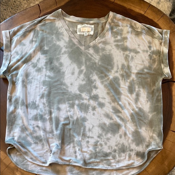 Cupio Tops - Cupio Gray and White Boxy Short Sleeve Tee/ Size 2X